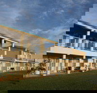 Lakeview Motel  Apartments - Holiday Find