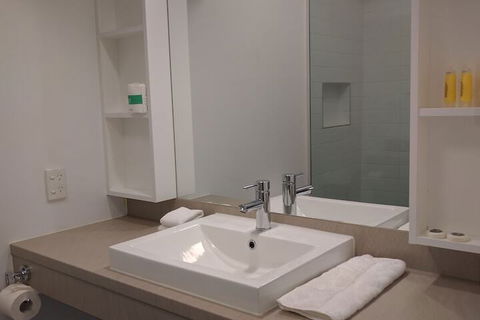 RMIT Village House - Holiday Find 4