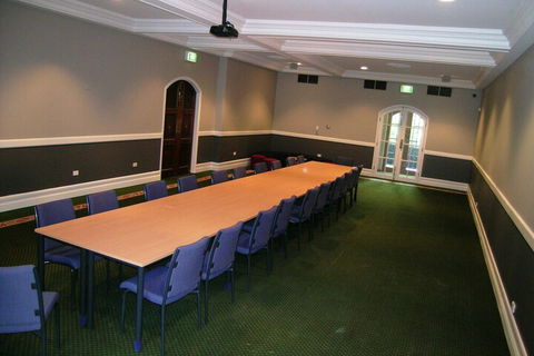 RMIT Village House - Holiday Find 5