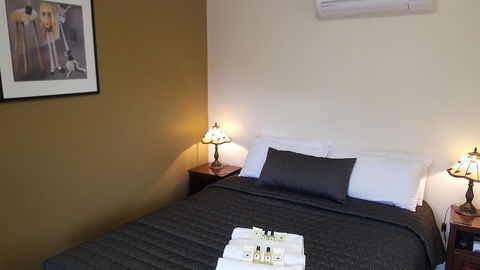 Daylesford Central Motor Inn - Holiday Find 5