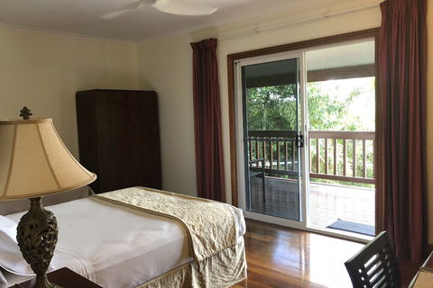 Daintree Manor Bed & Breakfast - Holiday Find 4