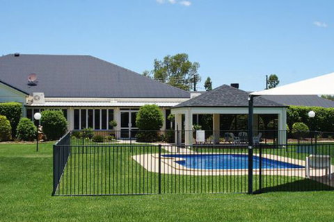 Mas Country Roma Explorers Inn Roma - Holiday Find 1