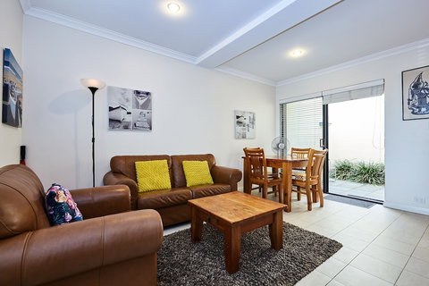 Fremantle Townhouse Unit 5 - Holiday Find 1