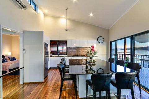 NEWLY BEAUTFULLY RENOVATED 16 The Casuarina 3 Bedroom House With 180 Degree Ocean Views - Holiday Find 5