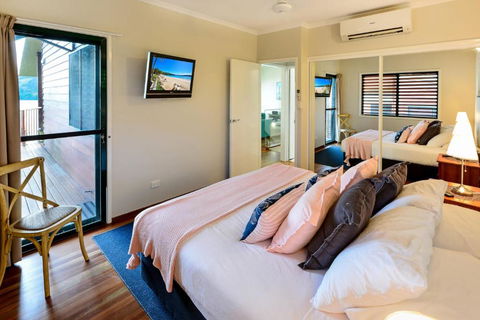 NEWLY BEAUTFULLY RENOVATED 16 The Casuarina 3 Bedroom House With 180 Degree Ocean Views - Holiday Find 1