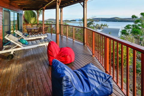 NEWLY BEAUTFULLY RENOVATED 16 The Casuarina 3 Bedroom House With 180 Degree Ocean Views - Holiday Find 4