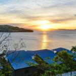 NEWLY BEAUTFULLY RENOVATED 16 The Casuarina 3 Bedroom House With 180 Degree Ocean Views - Holiday Find 0