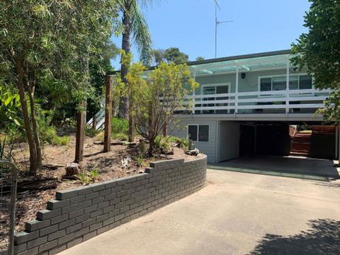 DRIFTAWAY ACROSS FROM SURF BEACH - Holiday Find 0