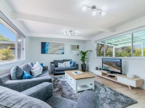 DRIFTAWAY ACROSS FROM SURF BEACH - Holiday Find 1