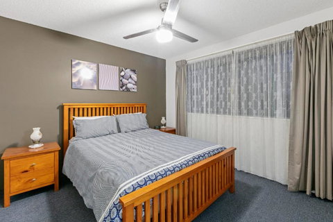 Deepwater Cove Unit 1 68 Lower Gay Tce Bulcock Beach - Holiday Find 2