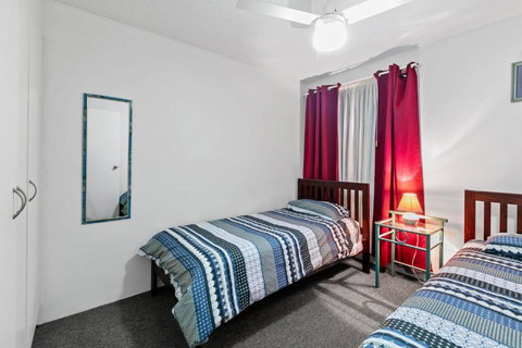 Deepwater Cove Unit 1 68 Lower Gay Tce Bulcock Beach - Holiday Find 1