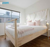 109Cozy Cranbourne Family House5Bed2Bath2Parking - Holiday Find