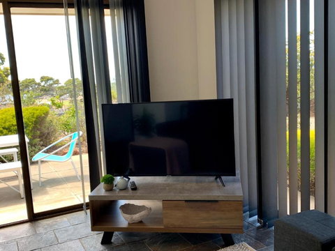 Nepean View - Holiday Find 6