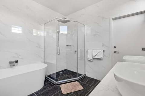 Elegant Entertainer - Holiday Find 2