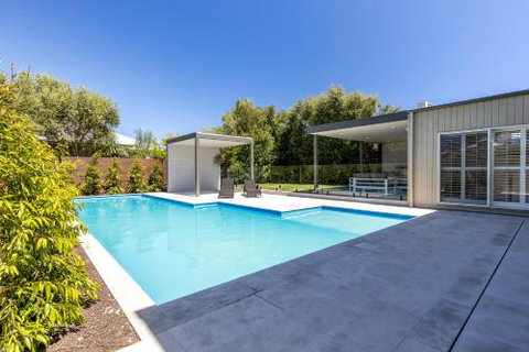 Elegant Entertainer - Holiday Find 6