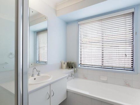 Willows At The Bay 111 Horace St. Large House With Aircon WIFI & Boat Parking. - Holiday Find 1