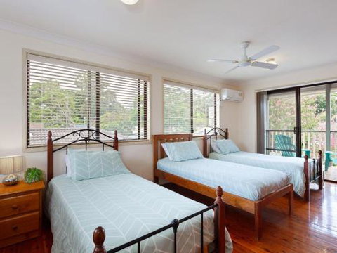 Willows At The Bay 111 Horace St. Large House With Aircon WIFI & Boat Parking. - Holiday Find 4