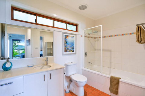 Heliconia 1 Hamilton Island 3 Bedroom Ocean View Spacious Holiday Accommodation - Holiday Find 2