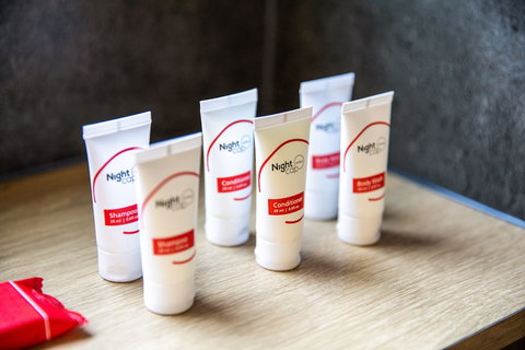 Nightcap At Commercial Hotel - Holiday Find 5