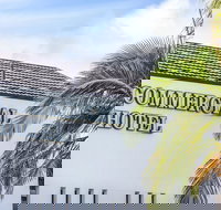 Nightcap at Commercial Hotel - Holiday Find