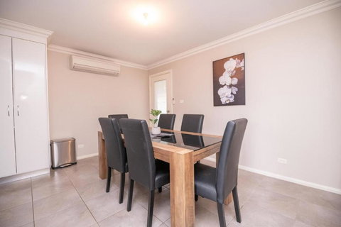 Wonderful Windred Modern Comfy Quiet - Holiday Find 2