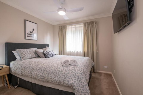 Wonderful Windred Modern Comfy Quiet - Holiday Find 3