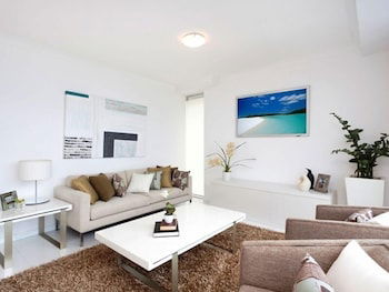 Panoramic Views At Sub Penthouse Apt - Holiday Find 6