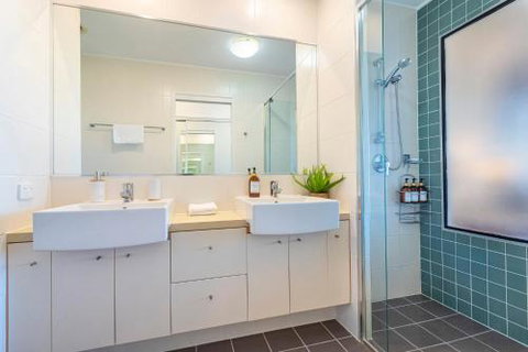 Maroochy River Inlet Views At Sebel Twin Waters Free Wifi & Parking 2 Cars - Holiday Find 2