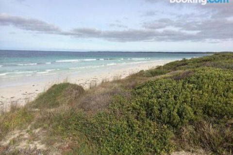 DEstrees Bay Beach House - Holiday Find 4