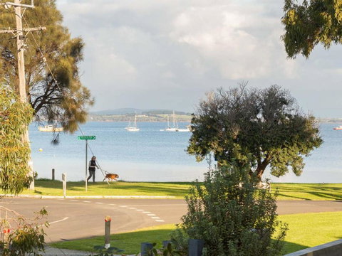 Sky Mirror Cottage - Holiday Find 5