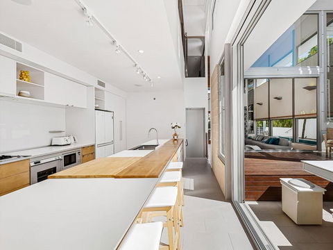 Ultimate Light & Space Noosa Heads - Holiday Find 6