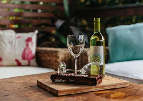 Comfortable Outdoor Entertaining Lake Walks - Holiday Find 5