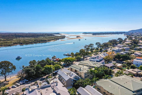 Panoramic River & Ocean Views Noosaville - Holiday Find 4