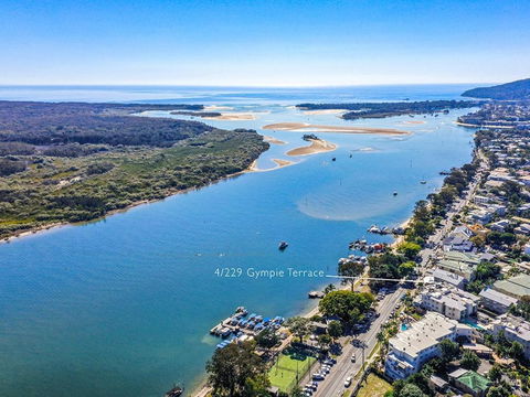 Panoramic River & Ocean Views Noosaville - Holiday Find 3