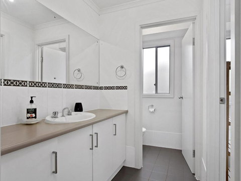 Beach Fun 11 Broadbeach Drive - Holiday Find 2