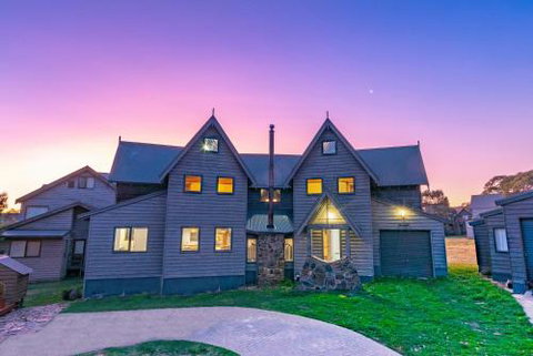 Banjos Chalet Alpine Getaways - Holiday Find 0