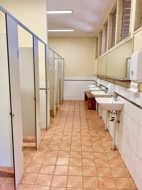 Roey Backpackers & Party Bar - Holiday Find 4