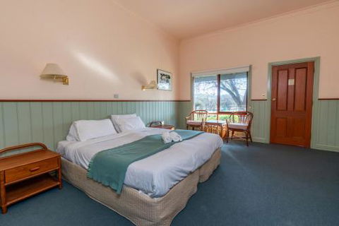 Acheron Valley Lakefront Cottages - Holiday Find 0