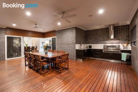 Wentworth Estate 5 Bedroom Luxury Home Sleeps 12 - Holiday Find 5