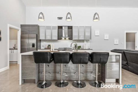 Wentworth Estate 5 Bedroom Luxury Home Sleeps 12 - Holiday Find 2