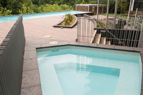 KUI Manhattan Apartments - Holiday Find 3