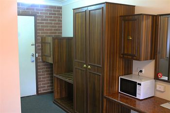 Colonial Motor Inn Lithgow - Holiday Find 6