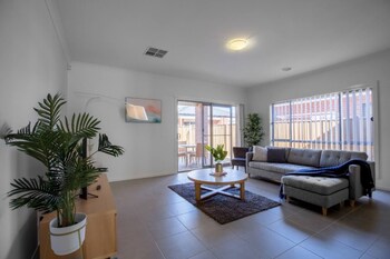 Big Family Fun@ 4 Bedrooms House In Point Cook - Holiday Find 0