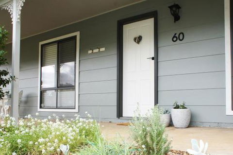 Charlottes Honor River & Golf Cottage - Holiday Find 2