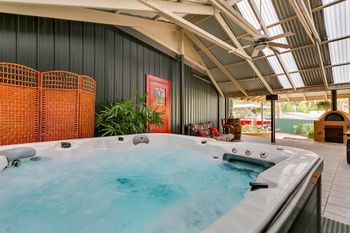 Juggle House - Holiday Find 0