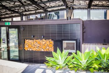 Modern Apartment With Pool & Spa - Holiday Find 4
