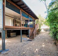 Modern 3 Bedroom Treehouse - Holiday Find
