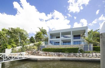 Gold Coast Luxury Waterfront House - Holiday Find 0