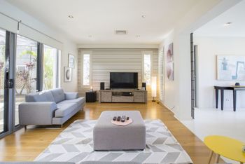 Gold Coast Luxury Waterfront House - Holiday Find 2