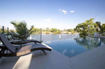 Gold Coast Luxury Waterfront House - Holiday Find 4